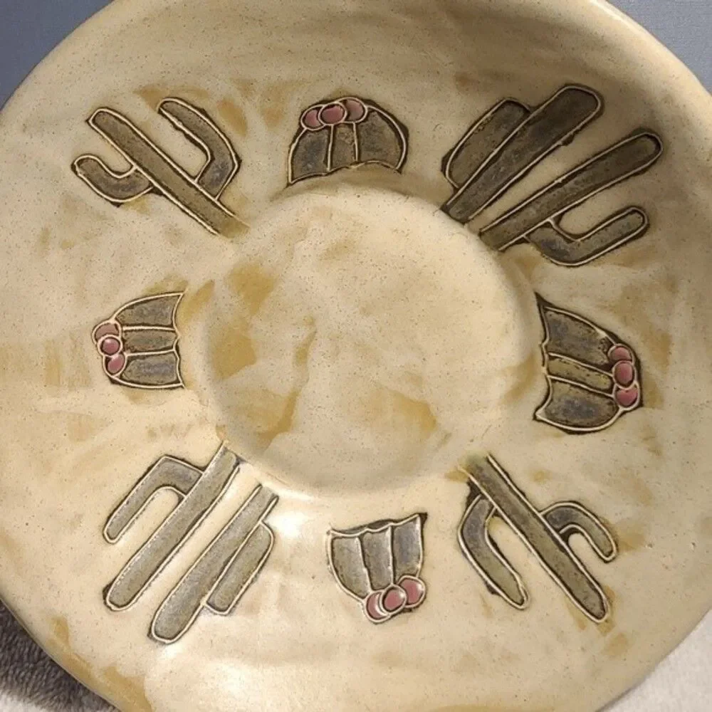 HANDCRAFTED BOWL DESIGNED BY MARA CACTUS DESIGN